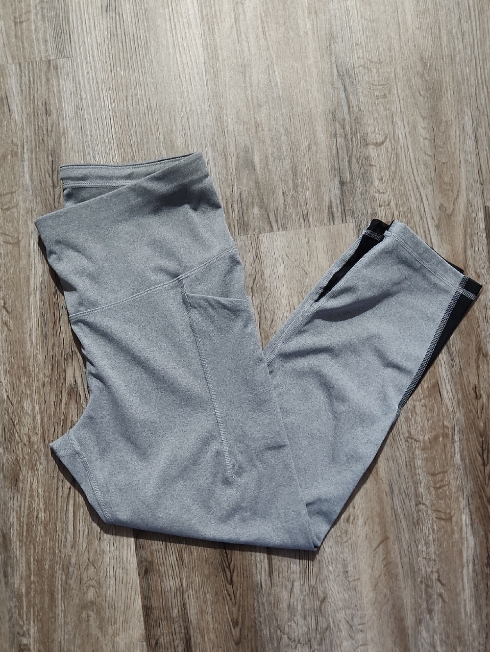 Gray Athletic Leggings with Side Accent